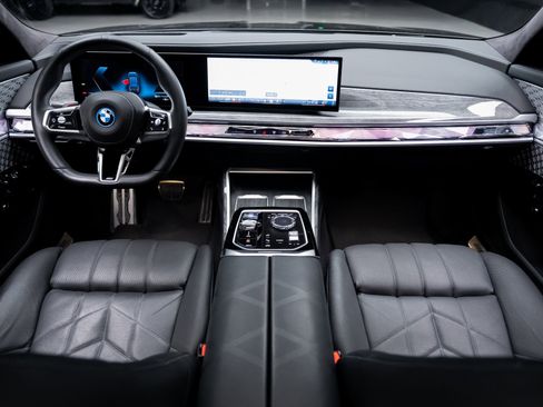 Used 2023 BMW i7 xDrive60 w/ Executive Package 2 image 41