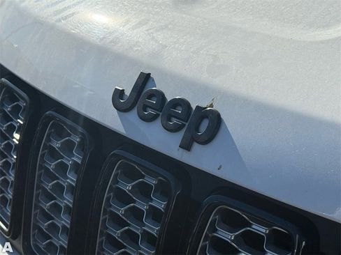 Used 2018 Jeep Grand Cherokee Altitude image 7