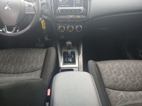 Used 2024 Mitsubishi Outlander Sport LE AWD/4WD image 11