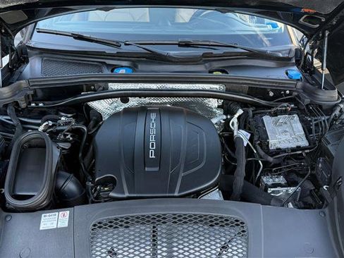 Used 2020 Porsche Macan w/ Premium Package Plus image 32