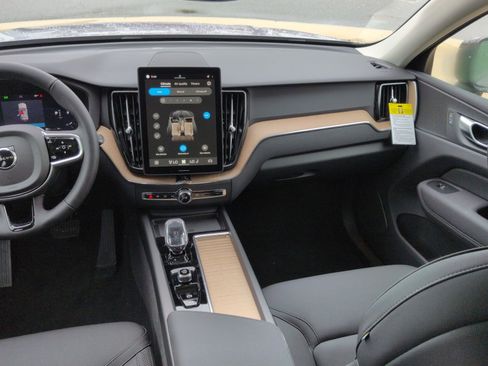 New 2026 Volvo XC60 B5 Plus w/ Protection Package Premier image 23