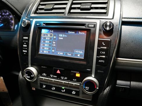 Used 2012 Toyota Camry SE image 16