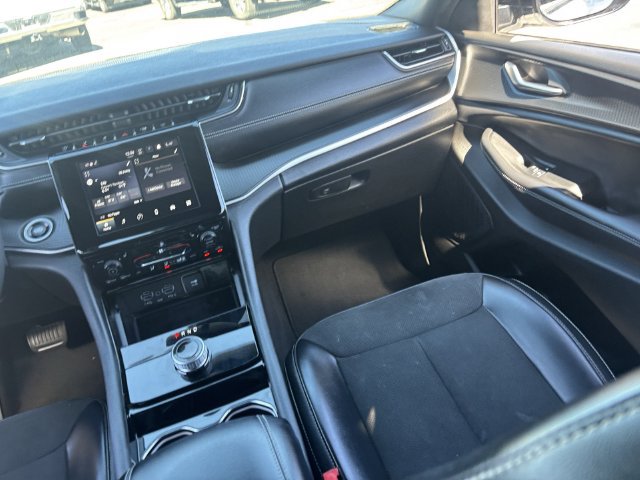 Used 2023 Jeep Grand Cherokee L Laredo AWD/4WD image 16