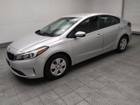 Used 2018 Kia Forte LX image 2