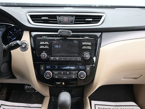 Used 2016 Nissan Rogue SV AWD/4WD image 16