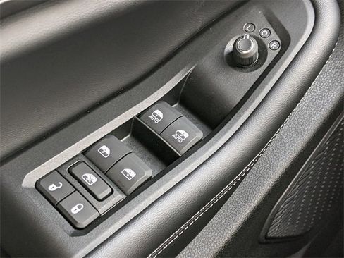 Certified 2025 Jeep Grand Cherokee Laredo image 17