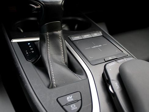 Used 2020 Lexus UX 250h w/ Premium Package image 8