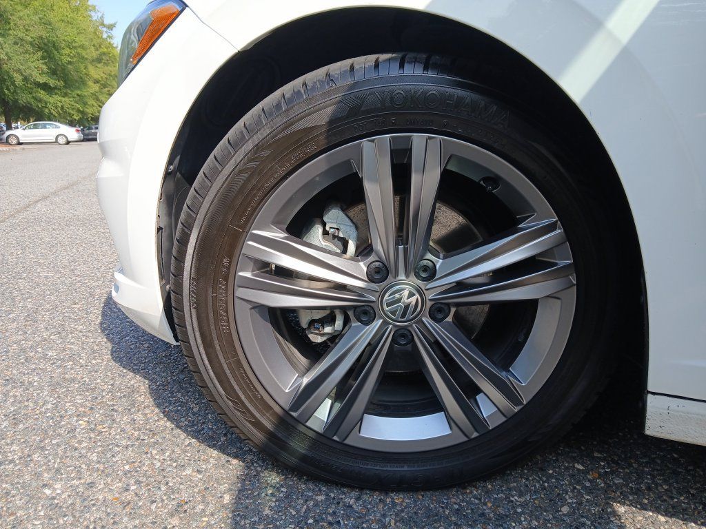 Used 2021 Volkswagen Jetta R-Line w/ R-Line Cold Weather Package FWD image 27