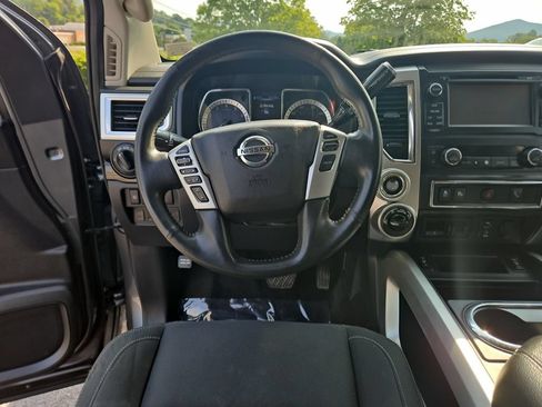 Used 2017 Nissan Titan SV AWD/4WD image 14