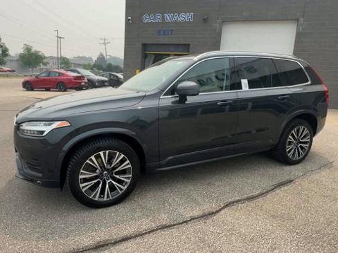 Used 2021 Volvo XC90 T6 Momentum AWD/4WD image 5