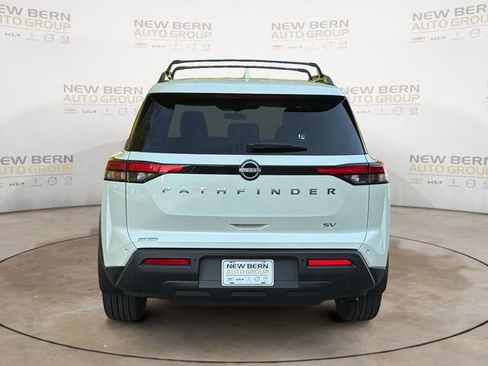 Used 2024 Nissan Pathfinder SV FWD image 4