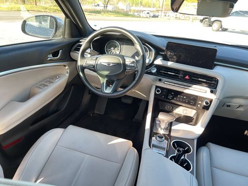 Used 2025 Genesis G70 2.5T image 8