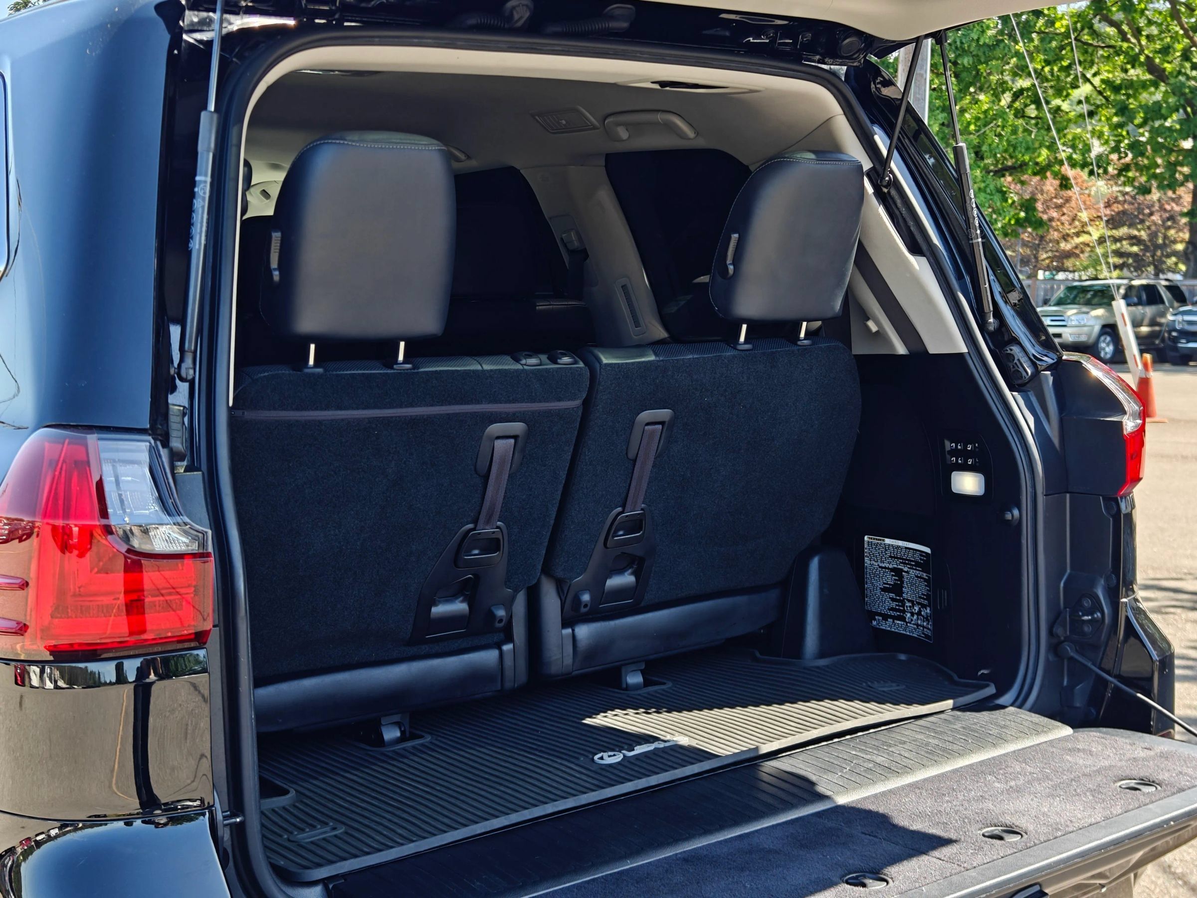 Used 2018 Lexus LX 570 4WD image 60
