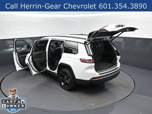 Used 2025 Jeep Grand Cherokee L Altitude AWD/4WD image 2