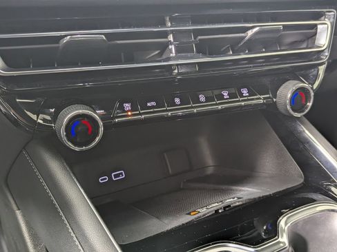 Used 2024 Chevrolet Traverse LT image 19