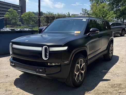 Used 2023 Rivian R1S Adventure AWD/4WD image 2