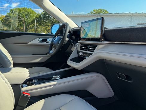 New 2025 Ford Explorer Active w/ Active Comfort Package image 11