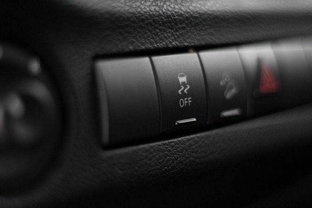 Used 2018 Jeep Wrangler Unlimited Sahara AWD/4WD image 28