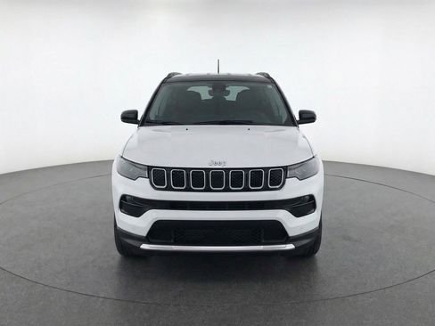 Used 2025 Jeep Compass Limited AWD/4WD image 2