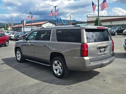 Used 2017 Chevrolet Suburban Premier AWD/4WD image 5