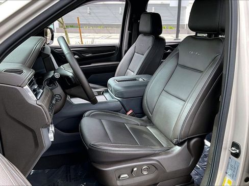 Used 2024 GMC Yukon XL Denali AWD/4WD image 10