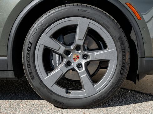 Used 2025 Porsche Macan Electric image 16