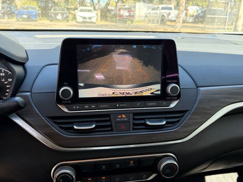 Used 2025 Nissan Altima 2.5 SV image 21