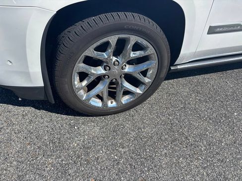 Used 2019 Cadillac Escalade ESV Premium Luxury AWD/4WD image 4