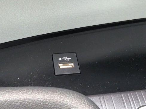 Used 2025 Toyota Sienna XLE FWD image 22