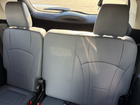 Used 2021 Buick Enclave Essence w/ Sound and Sites Package image 20