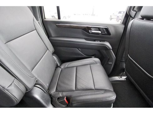 Used 2025 Chevrolet Suburban LT w/ Comfort Package RWD image 11