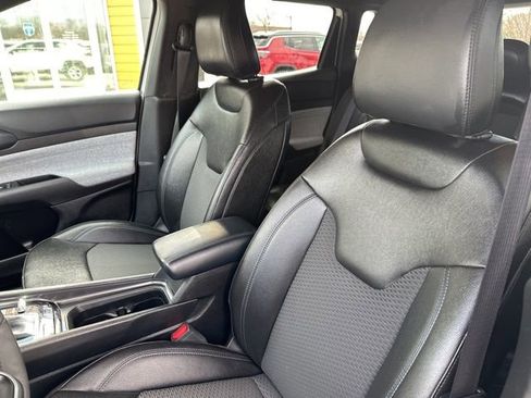 Used 2025 Jeep Compass Latitude image 20