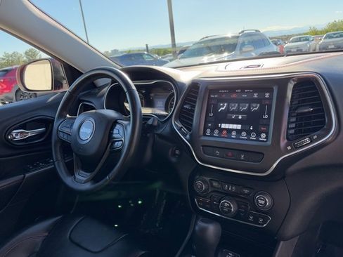 Used 2021 Jeep Cherokee Trailhawk image 12