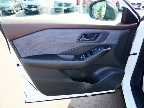 Used 2023 Nissan Rogue S AWD/4WD image 11