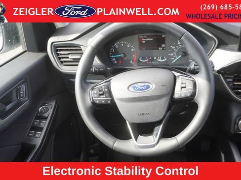 Used 2022 Ford Escape SE w/ Cold Weather Package image 14