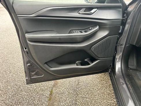 New 2025 Jeep Grand Cherokee Altitude image 10