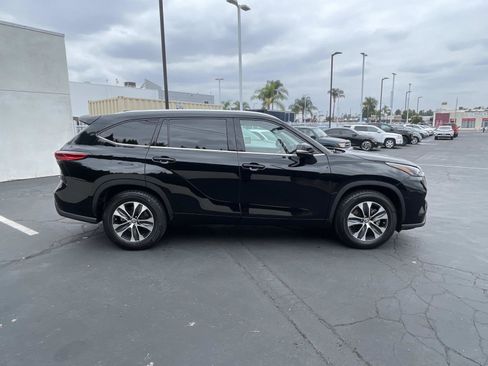 Used 2022 Toyota Highlander XLE FWD image 4