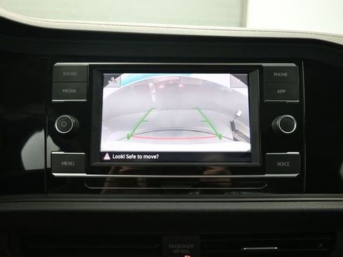 Used 2024 Volkswagen Jetta SE FWD image 17