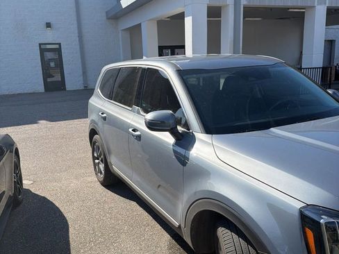 Used 2025 Kia Telluride LX image 6