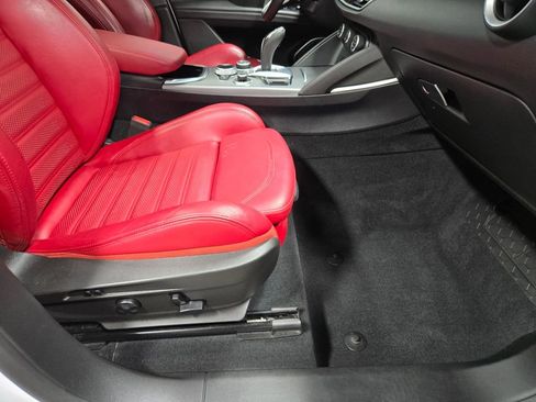 Used 2022 Alfa Romeo Stelvio Veloce image 57