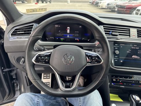 Used 2024 Volkswagen Tiguan SE R-Line AWD/4WD image 18
