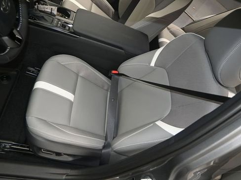 Used 2026 Toyota Camry SE image 9