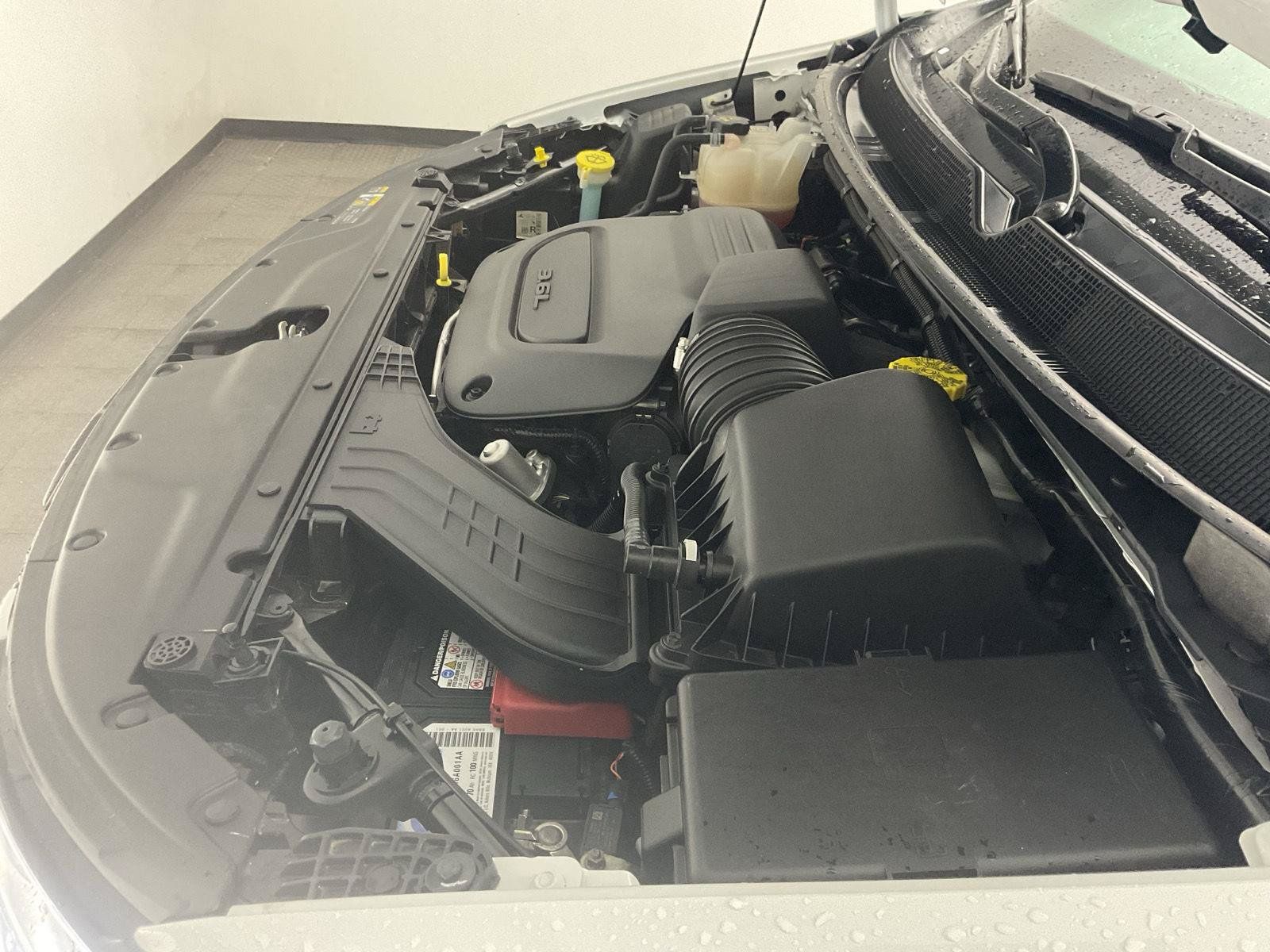 Used 2025 Chrysler Pacifica Limited FWD image 18