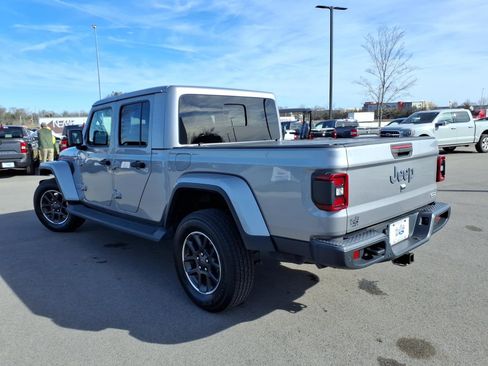 Used 2020 Jeep Gladiator Overland image 5