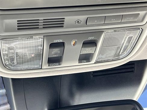 Used 2018 Honda CR-V Touring image 29