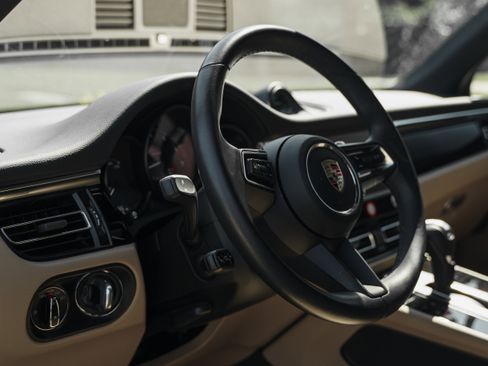 Used 2023 Porsche Macan Turbo AWD/4WD image 9
