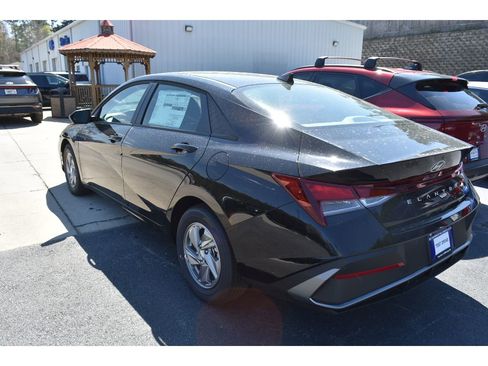New 2026 Hyundai Elantra SE FWD image 4