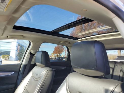 Used 2017 Cadillac XT5 Luxury w/ Driver Awareness Package image 6