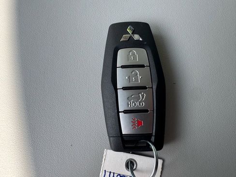 New 2025 Mitsubishi Outlander SE image 34