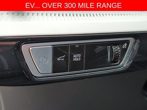 Used 2025 Cadillac Optiq Sport 2 w/ LPO, Floor Liner Package AWD/4WD image 14